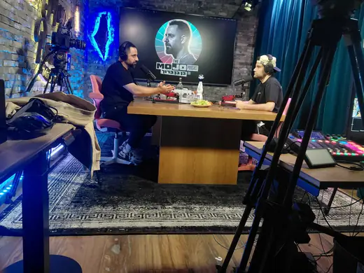 Dovi Neuburger recording at The Mojo podcast studio