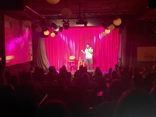 Dovi Neuburger performing under a spotlight