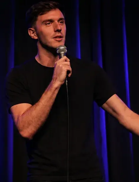 Martin Winiar performing stand-up comedy in Israel